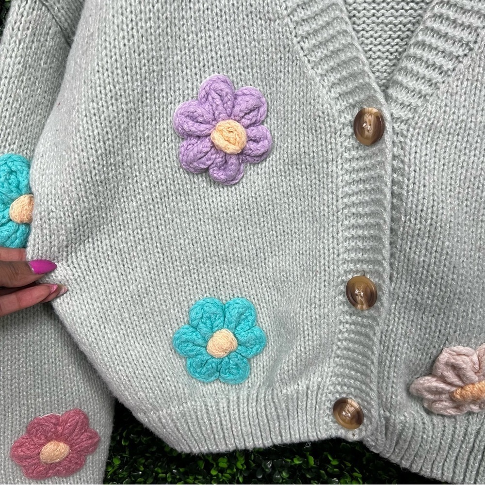 LUNA IVY | 3D Floral Knit Cardigan Sweater - Picture 5 of 7